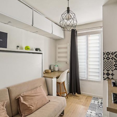Small Comfortable Studio Near Eiffel Tower Paris Bagian luar foto