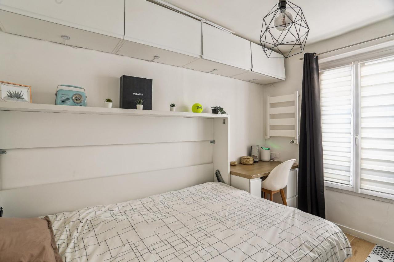 Small Comfortable Studio Near Eiffel Tower Paris Bagian luar foto