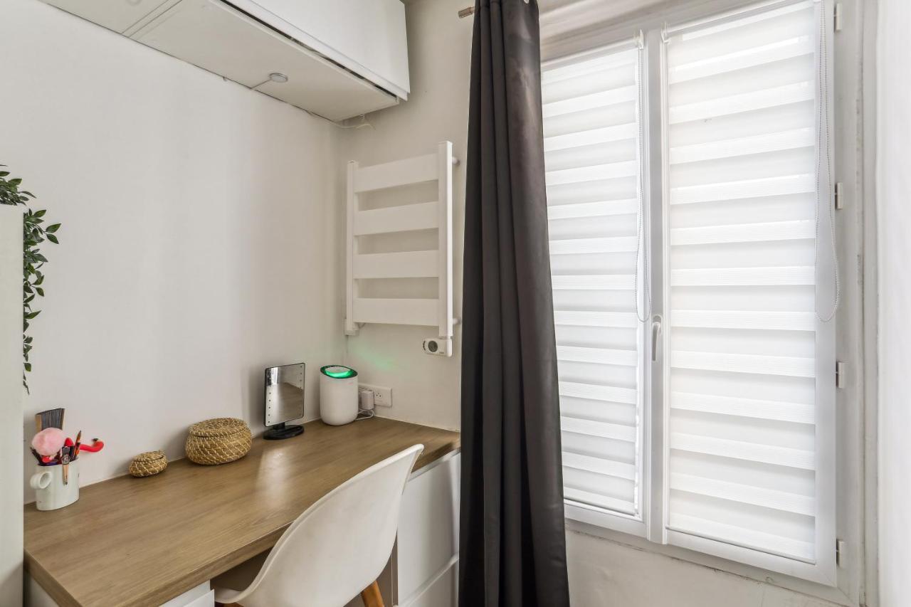 Small Comfortable Studio Near Eiffel Tower Paris Bagian luar foto