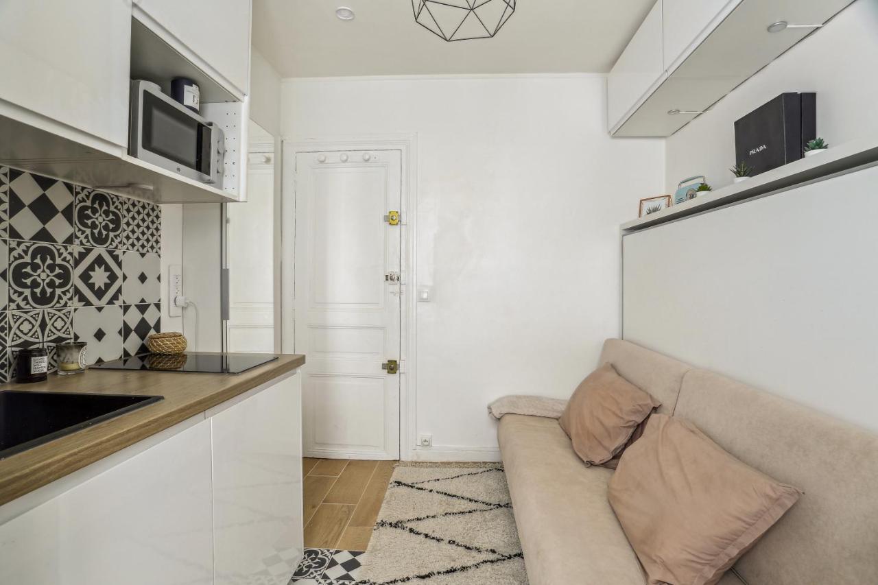 Small Comfortable Studio Near Eiffel Tower Paris Bagian luar foto