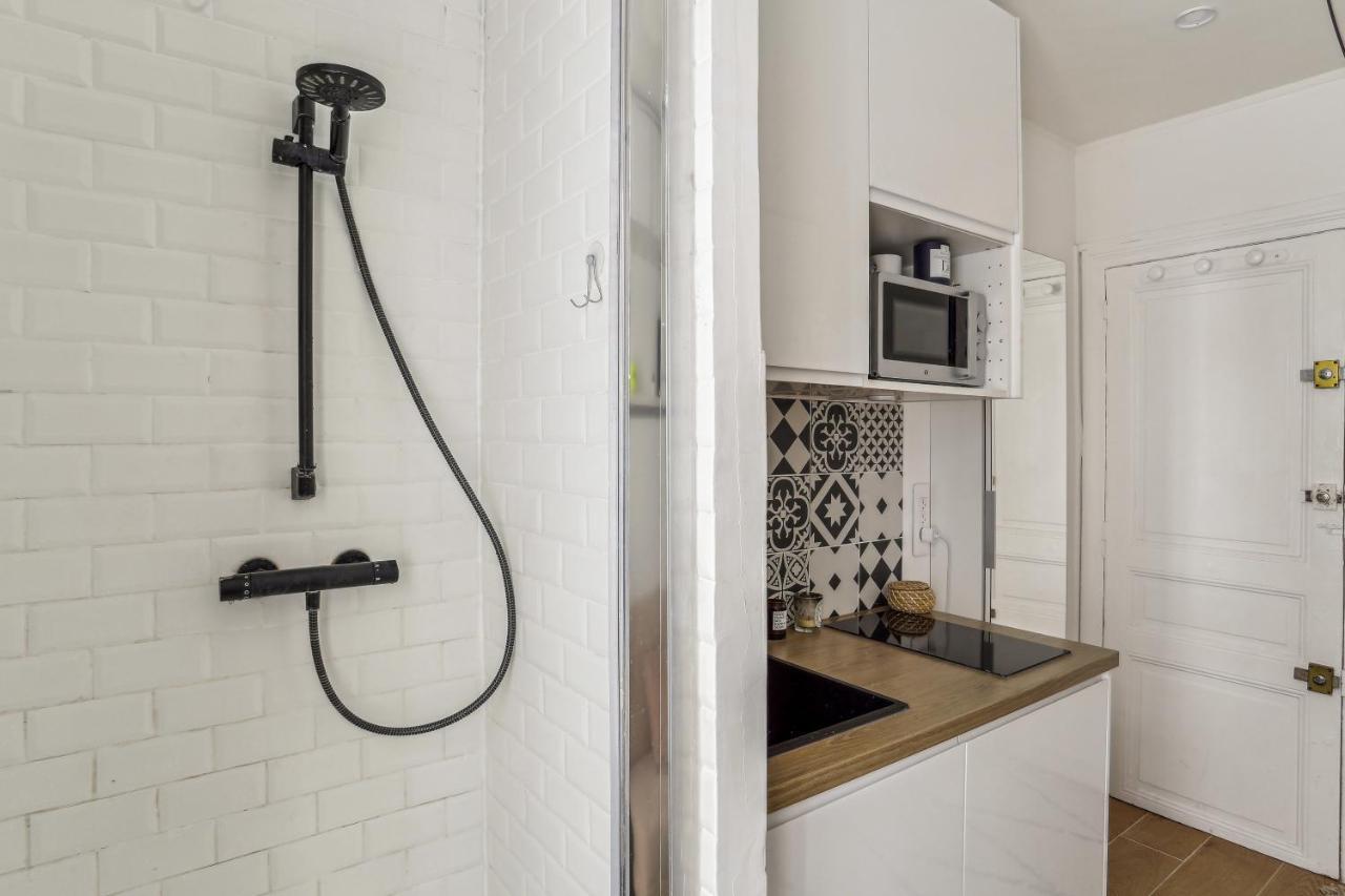 Small Comfortable Studio Near Eiffel Tower Paris Bagian luar foto