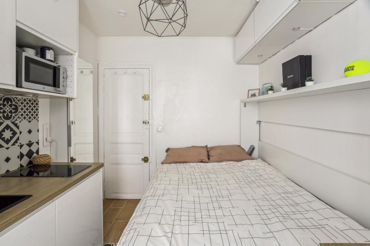Small Comfortable Studio Near Eiffel Tower Paris Bagian luar foto