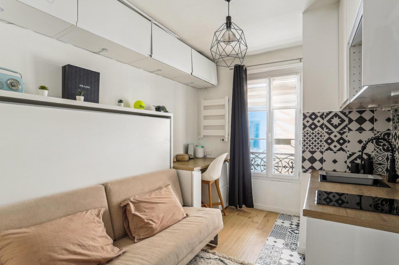 Small Comfortable Studio Near Eiffel Tower Paris Bagian luar foto